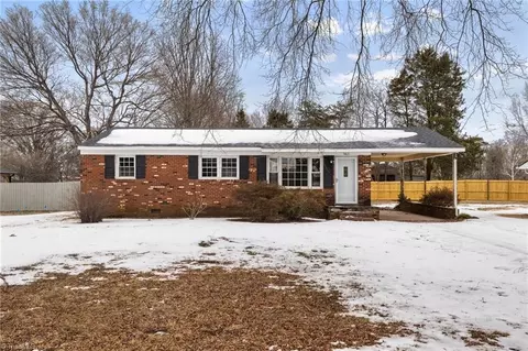 5815 Loradale Dr, Kernersville, NC 27284