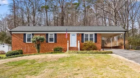 807 Gallant Ct, Winston Salem, NC 27101