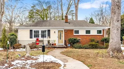 111 Forestdale Dr, Jamestown, NC 27282