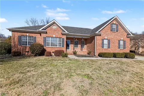 915 Kaye Gibbons Ct, Kernersville, NC 27284