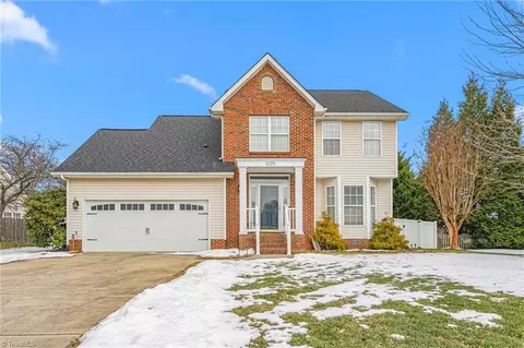 1125 Birch Hill Dr, Kernersville, NC 27284
