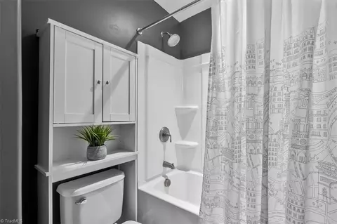 Bath - 3505 Timbergate Ln, High Point, NC 27265 photo 4 of 4