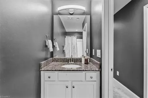 Bath - 3505 Timbergate Ln, High Point, NC 27265 photo 3 of 4