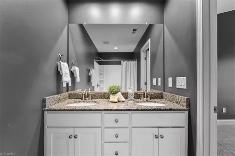 Bath - 3505 Timbergate Ln, High Point, NC 27265 photo 1 of 4
