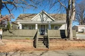 407 Oak St, Graham, NC 27253
