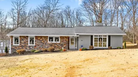 119 Hillcrest Rd, Thomasville, NC 27360