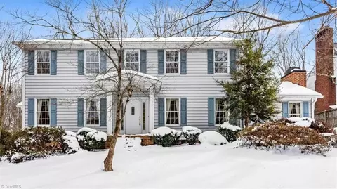 1616 Heathcliff Rd, High Point, NC 27262