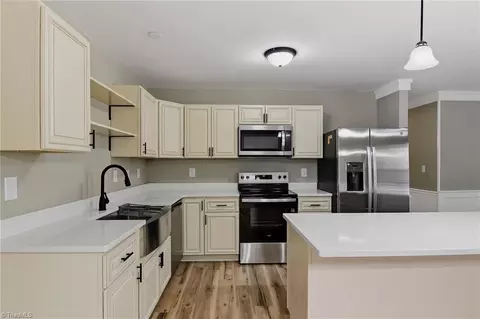 Kitchen - 5127 Sylvan Trl, Trinity, NC 27370 photo 2 of 3