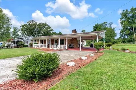 7121 Ridge Rd, Tobaccoville, NC 27050