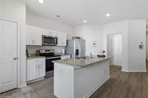 Kitchen - 5526 Avery Dr, Trinity, NC 27370 photo 2 of 3