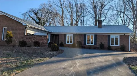 812 Wood Dale Dr, Kernersville, NC 27284