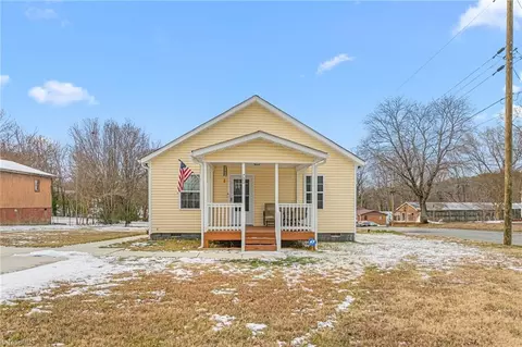 700 English St, Thomasville, NC 27360