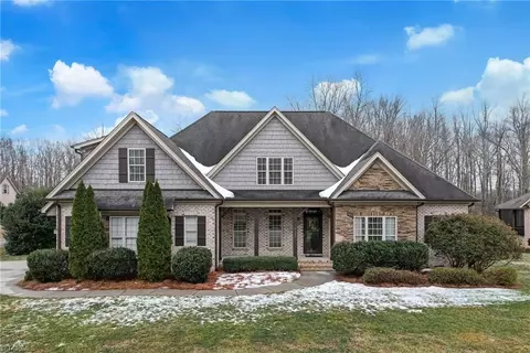 8925 Grove Park Dr, Oak Ridge, NC 27310