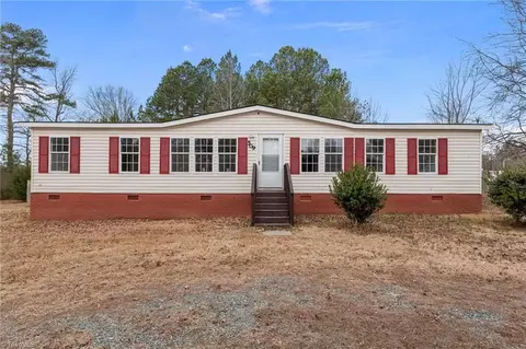 509 Foster St N, Liberty, NC 27298