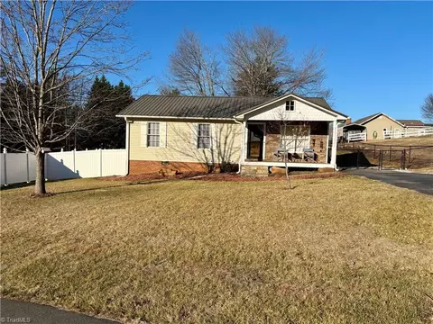 144 Strawberry Ln, Mount Airy, NC 27030