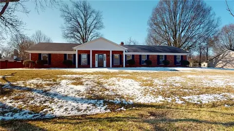 140 Hidden Hills Dr, Kernersville, NC 27284