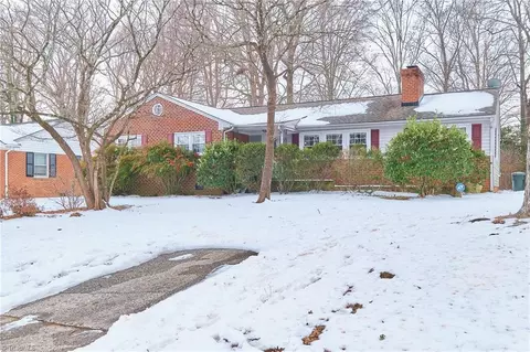 915 Onslow Dr, Greensboro, NC 27408