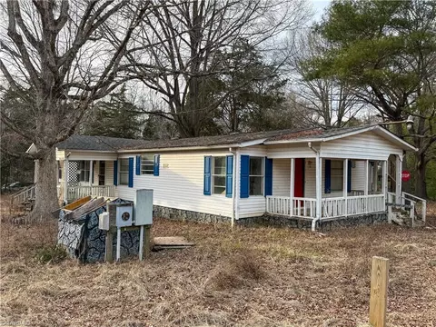 377 Kings Ridge Rd, Randleman, NC 27317