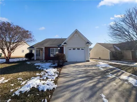 5757 Fox Chase Dr, Winston Salem, NC 27105