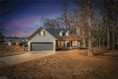 503 Greenbriar St N, Liberty, NC 27298