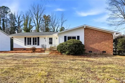 3202 Shallowford Dr, Greensboro, NC 27406
