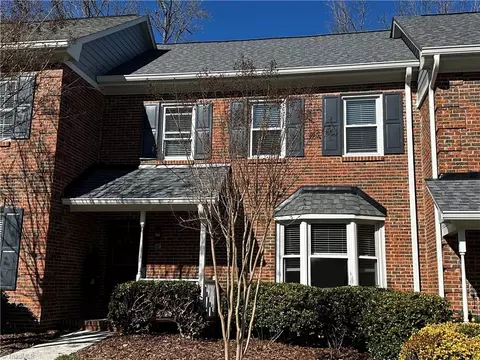 27 Park Village Ln #B, Greensboro, NC 27455