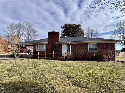 311 James St, Dobson, NC 27017