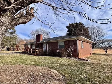 311 James St, Dobson, NC 27017 photo 16