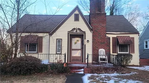 2527 Druid Hills Dr, Winston Salem, NC 27105