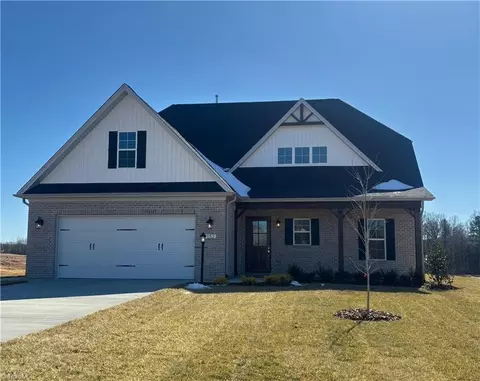 152 Emerald Dr, Lexington, NC 27295