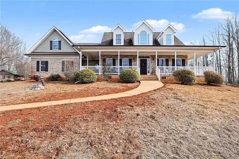 1584 Franklin Hills Ct, Randleman, NC 27317