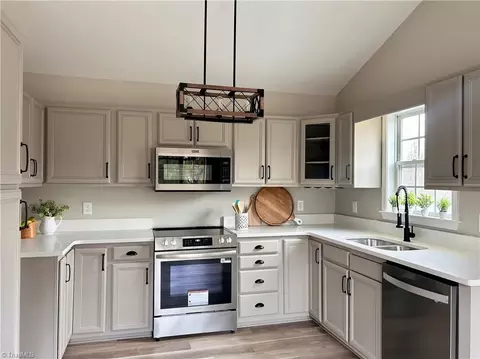 6148 Tory Ct, High Point, NC 27265