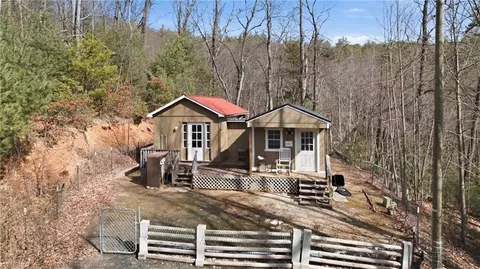 840 Summit Ridge Rd, Purlear, NC 28665 photo 2