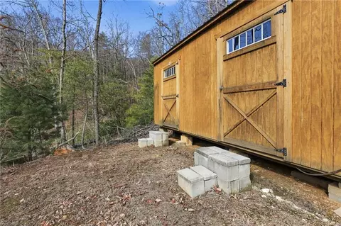 840 Summit Ridge Rd, Purlear, NC 28665 photo 19