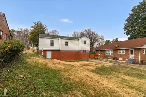 Exterior - 828 Circle Dr, High Point, NC 27262 photo 5 of 6