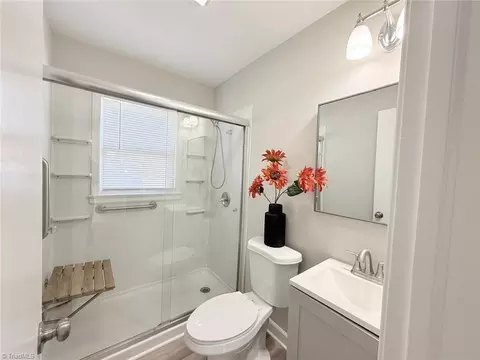 Bath - 828 Circle Dr, High Point, NC 27262 photo 1 of 2