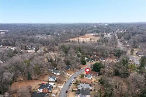 View/Area - 828 Circle Dr, High Point, NC 27262 photo 5 of 7