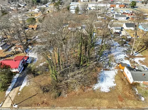 210 Paramount St, High Point, NC 27260 photo 4