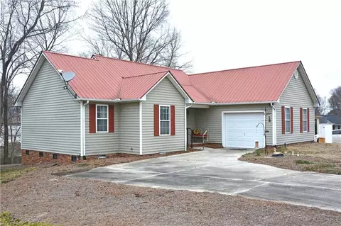 Exterior - 206 Ridge Creek Dr, Trinity, NC 27370 photo 2 of 6
