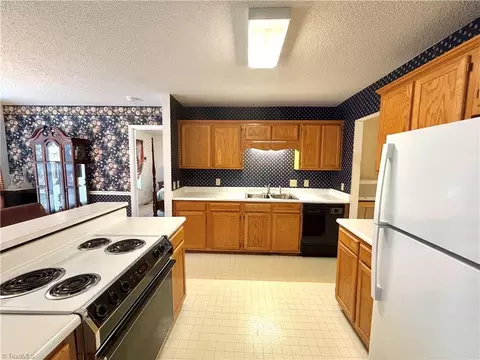 Kitchen - 206 Ridge Creek Dr, Trinity, NC 27370 photo 2 of 3