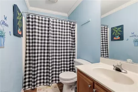 Bath - 3871 Eagleston Ct, High Point, NC 27265 photo 1 of 1