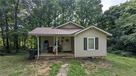 463 Glovinia St, Asheboro, NC 27203