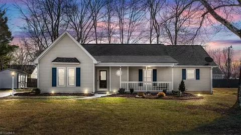 106 Unity Ln, Kernersville, NC 27284