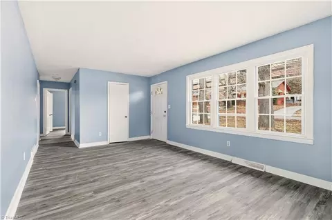 Living - 844 Willow Pl, High Point, NC 27260 photo 3 of 3