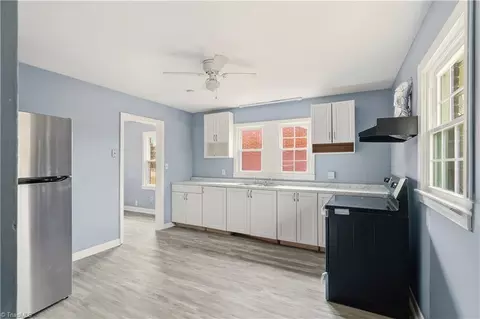 Entry Way - 844 Willow Pl, High Point, NC 27260 photo 1 of 2
