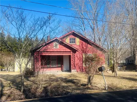 139 Jackson St, Mount Airy, NC 27030