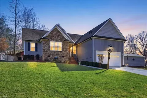 804 Montgomery Ct, Walnut Cove, NC 27052