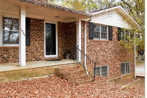 1526 Ann Arbor Ct, High Point, NC 27265
