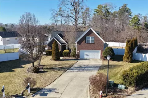 2731 Dandelion Dr, High Point, NC 27265