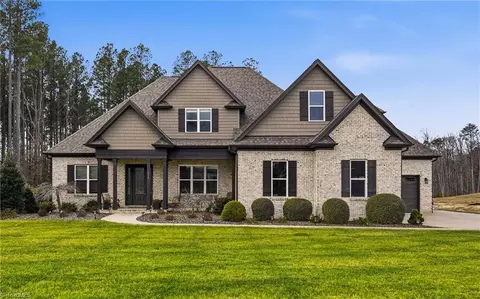 114 Old Heritage Dr, Winston Salem, NC 27107